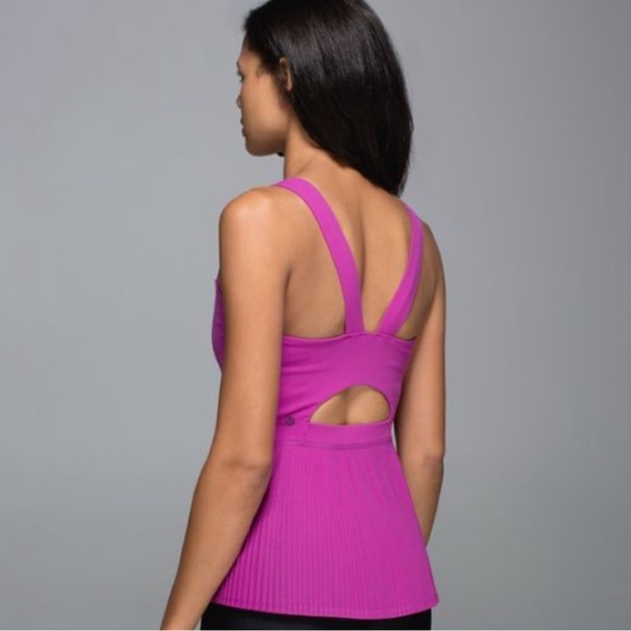 Lululemon Pleated City Tank top - Picture 2 of 9